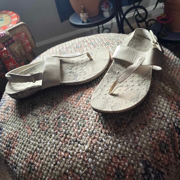 Vionic Women's Rest Tala T-Strap Sandal 10 - Picture 8 of 10